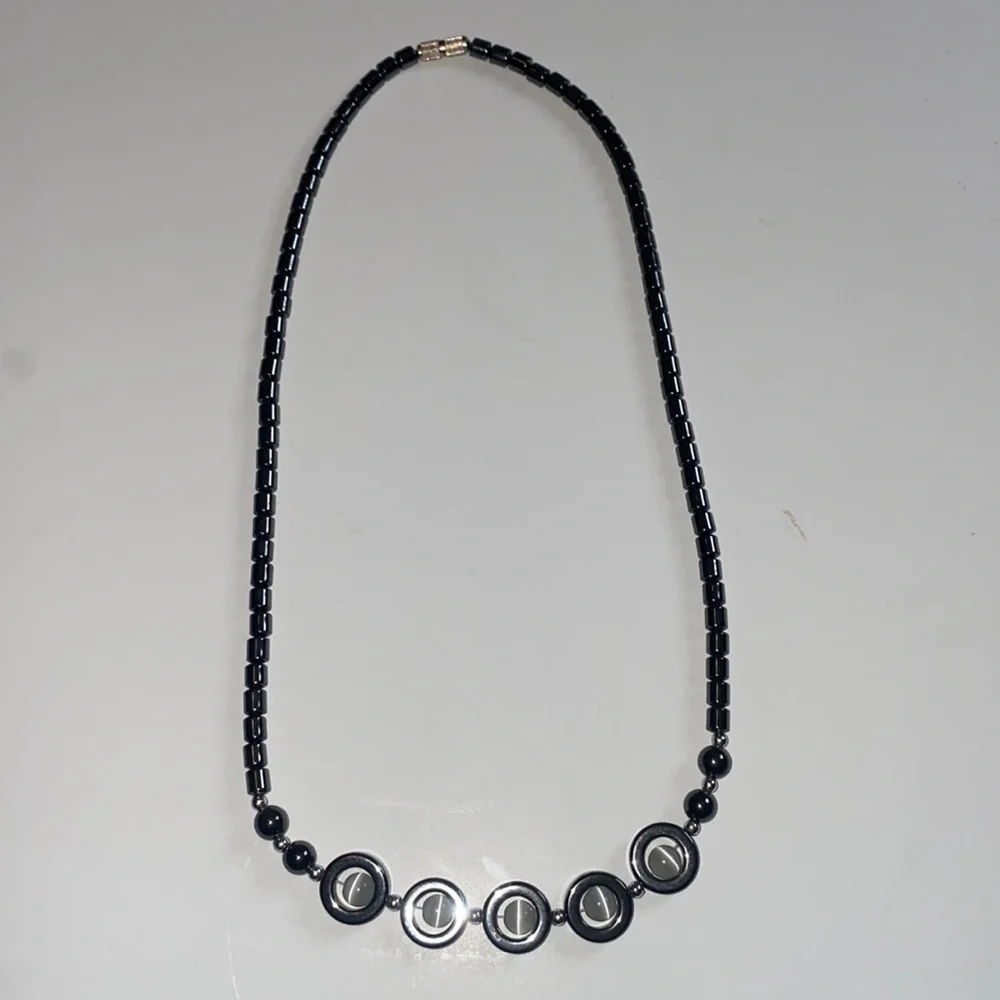 Stone beaded‎ necklace